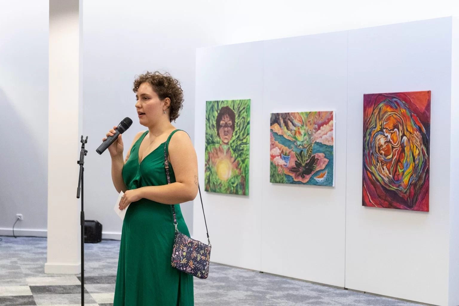 Exposição Raízes de Emma Santos